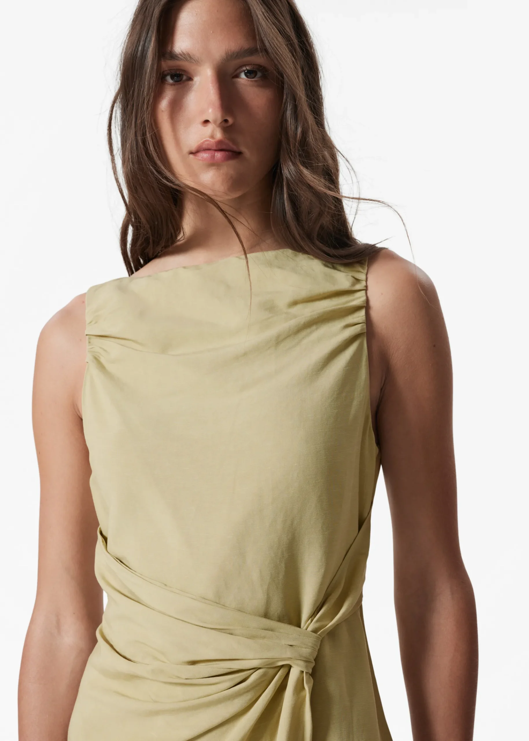 & Other Stories Asymmetrisches Midikleid in Wickeloptik mit Knoten