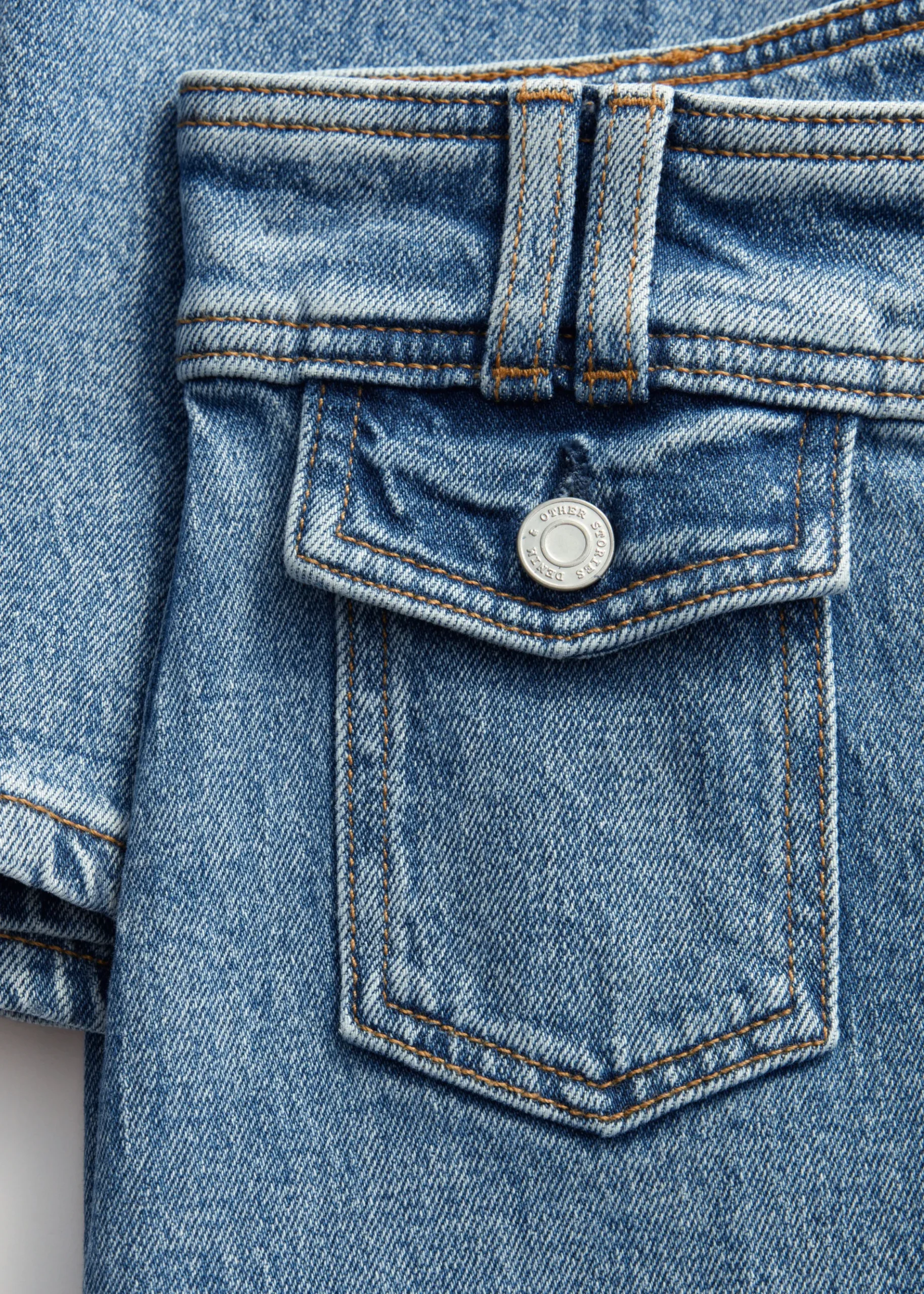 & Other Stories Ausgestellte Jeans mit Bügelfalten