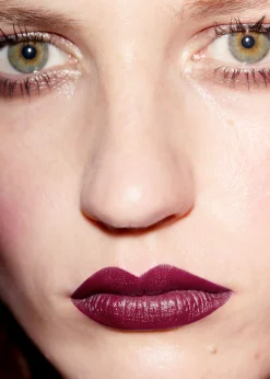 & Other Stories Berry Beat Matter Lippenstift