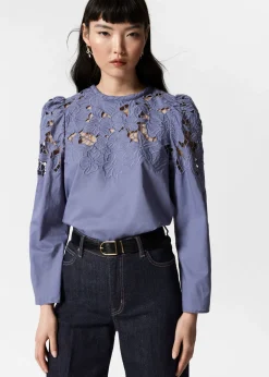 & Other Stories Bestickte Bluse mit Puffärmeln