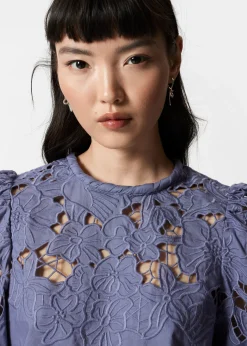 & Other Stories Bestickte Bluse mit Puffärmeln