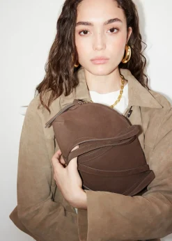 & Other Stories Bowlingtasche aus Veloursleder