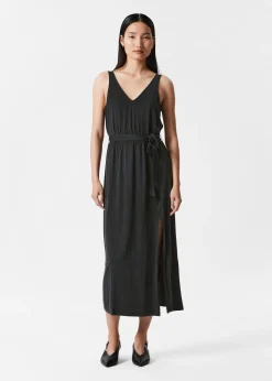 & Other Stories Cupro-Midikleid mit V-Ausschnitt
