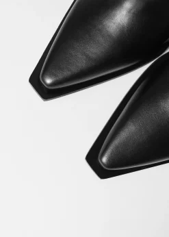 & Other Stories Elegante Cowboystiefeletten aus Leder