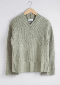 & Other Stories Flauschiger Strickpullover