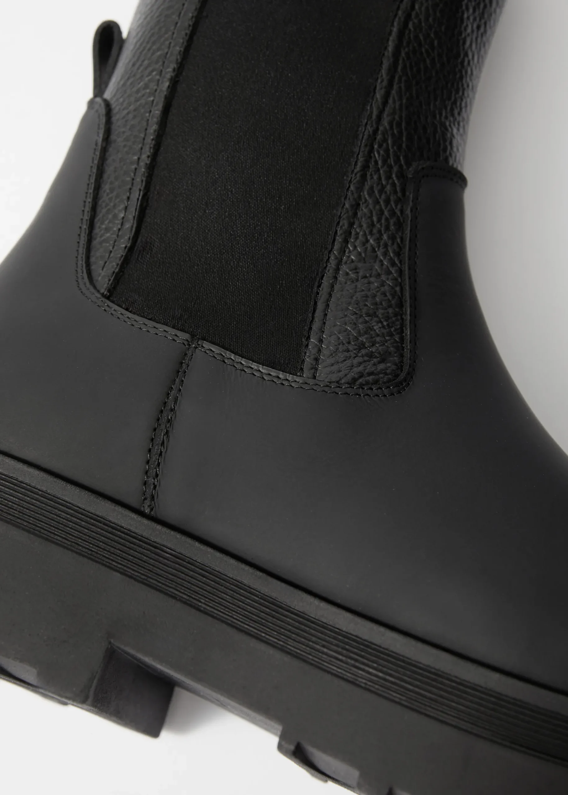 & Other Stories Gefütterte Chelsea Boots aus Leder