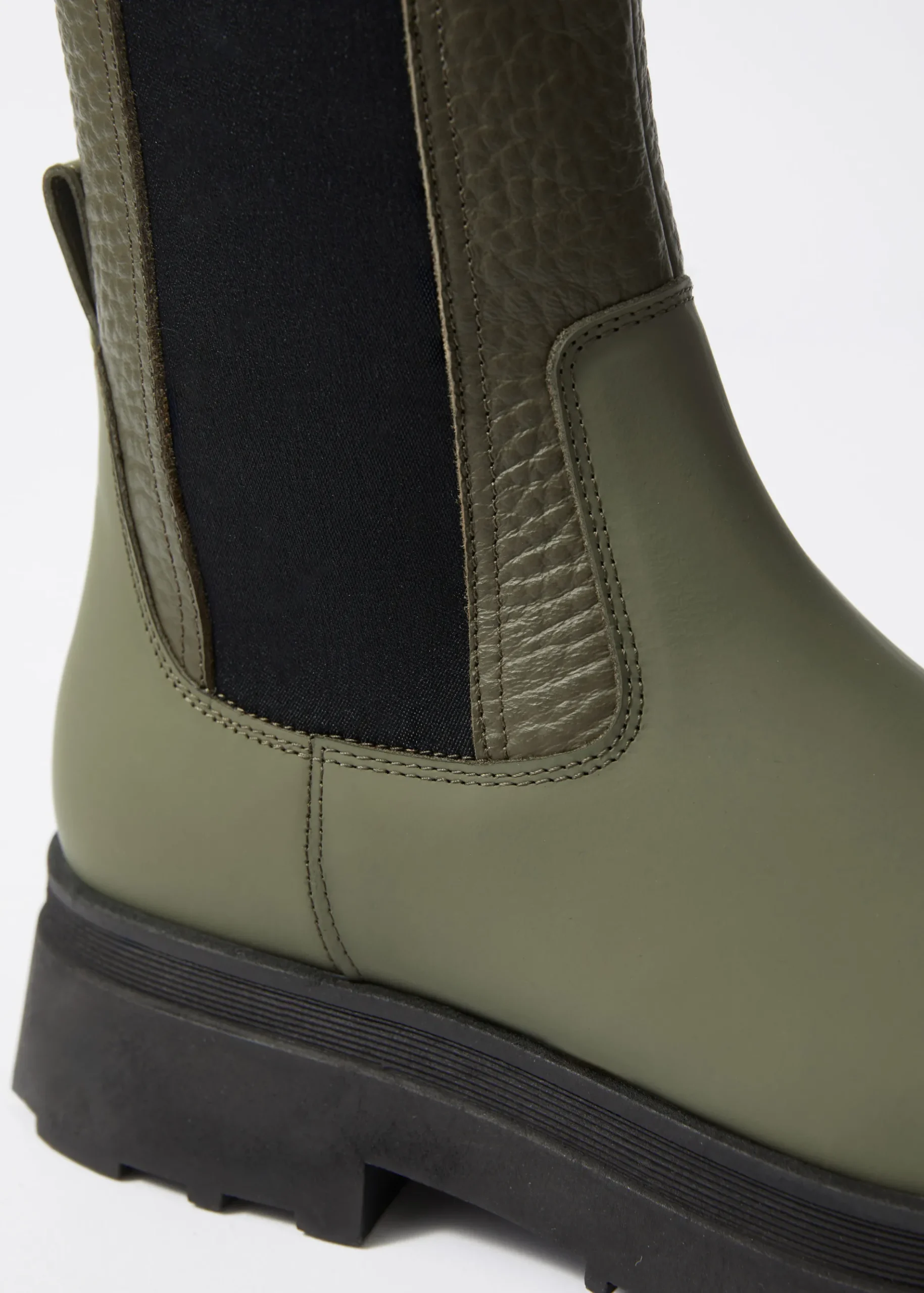 & Other Stories Gefütterte Chelsea Boots aus Leder