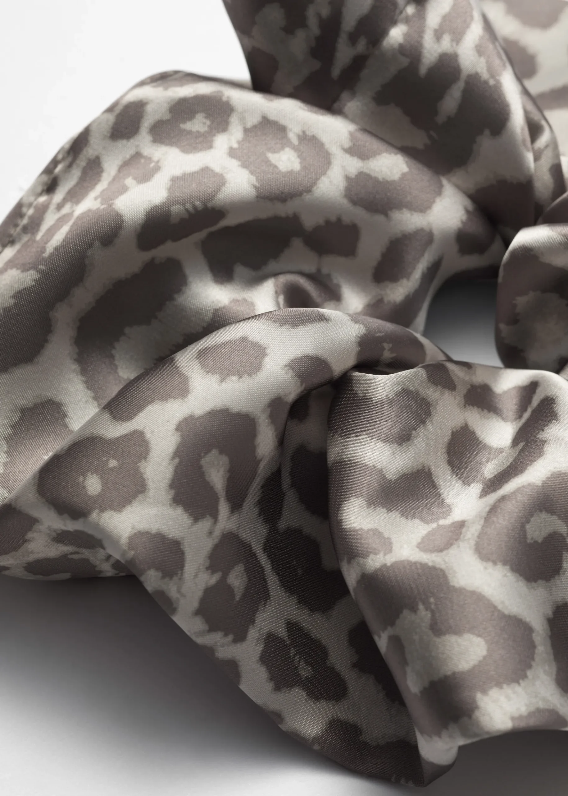 & Other Stories Großer Scrunchie mit