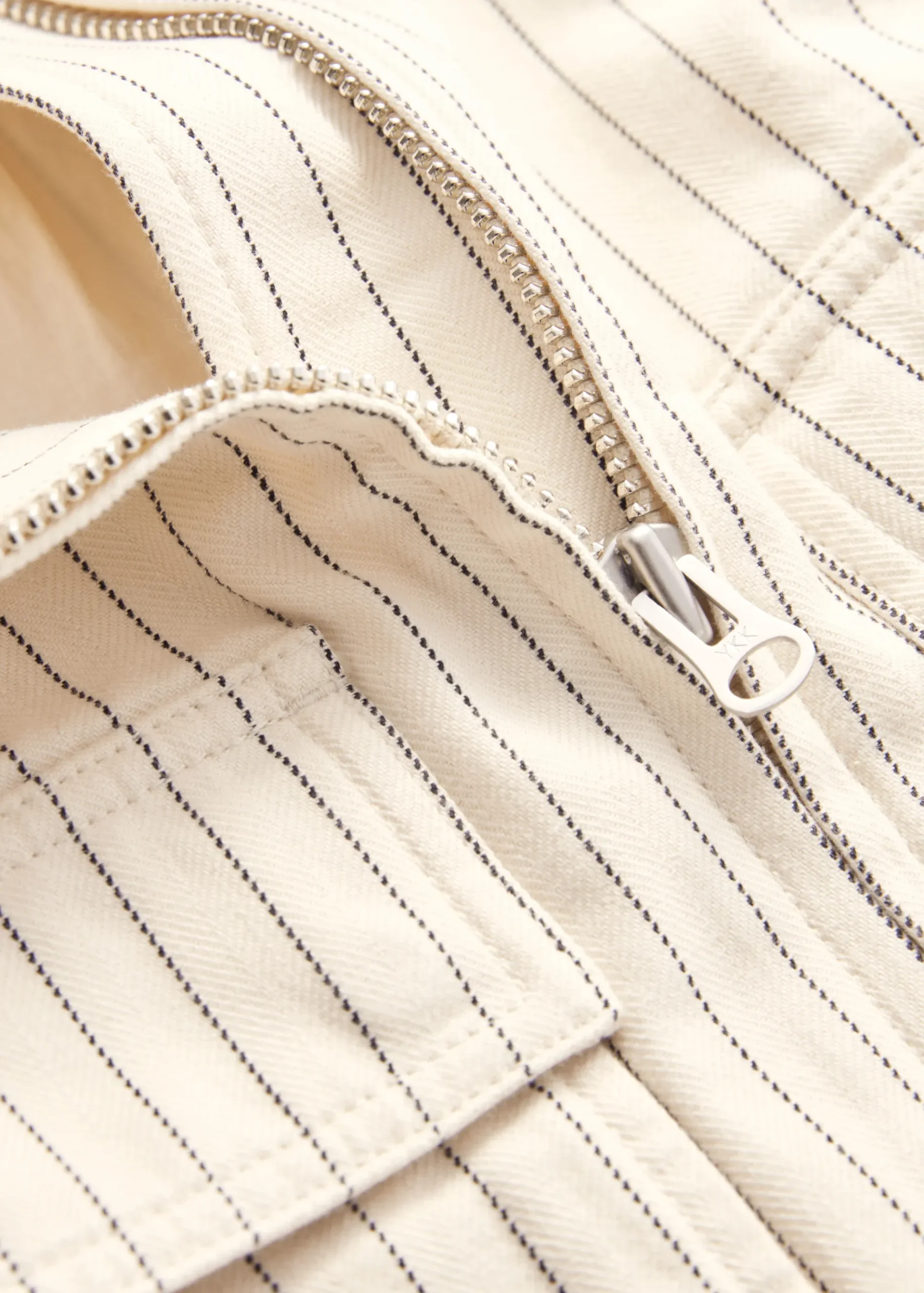 & Other Stories Jacke mit aufgesetzten Taschen