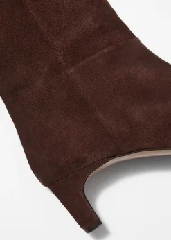& Other Stories Kniehohe Stiefel mit spitzer Zehenpartie