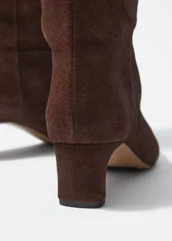 & Other Stories Kniehohe Stiefel mit spitzer Zehenpartie