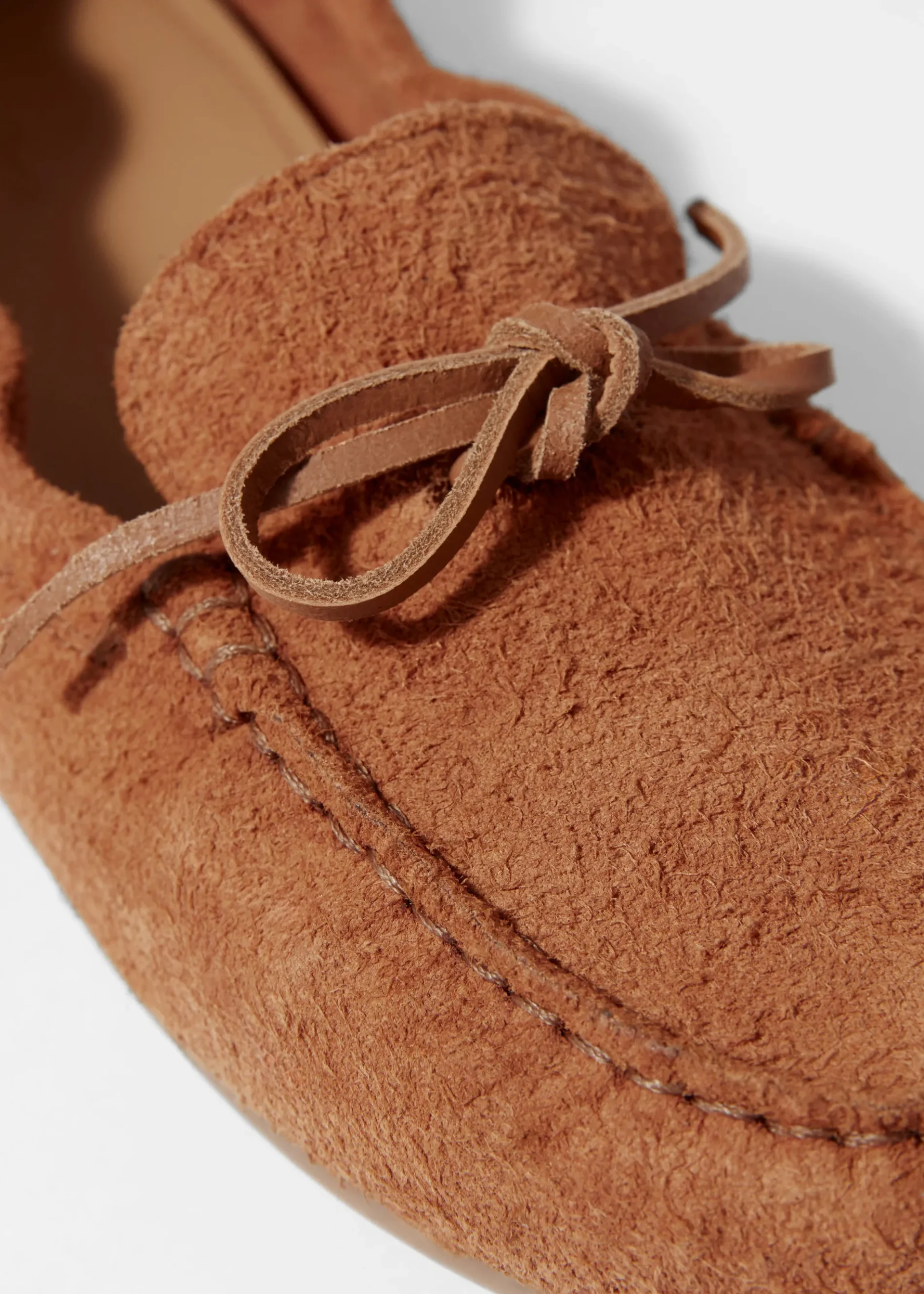 & Other Stories Loafers aus weichem Wildleder