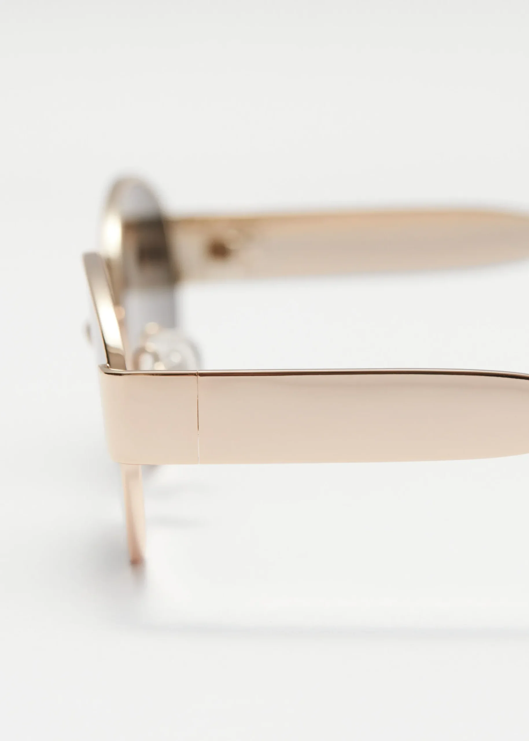 & Other Stories Ovale Sonnenbrille mit Metallgestell