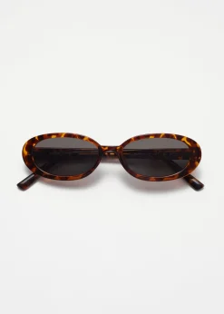 & Other Stories Ovale Sonnenbrille mit schmalem Rahmen