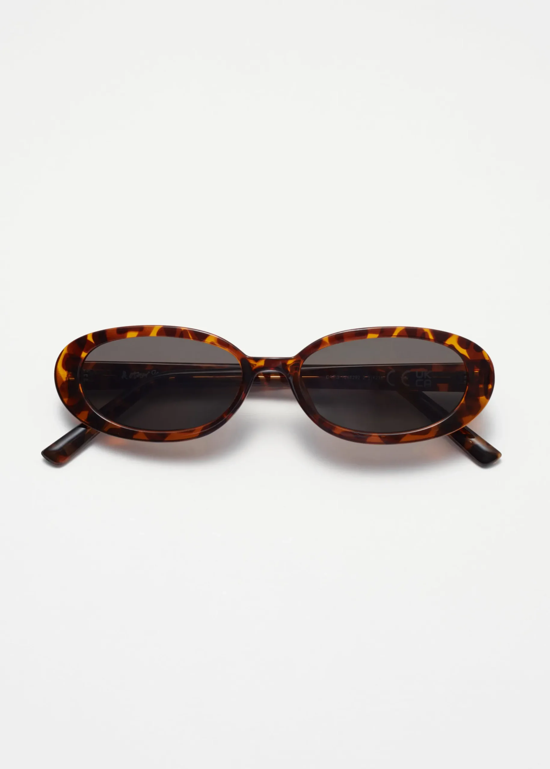 & Other Stories Ovale Sonnenbrille mit schmalem Rahmen