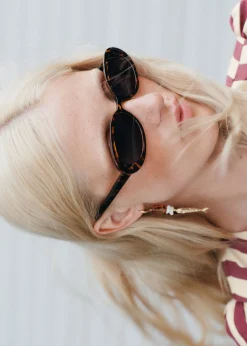 & Other Stories Ovale Sonnenbrille mit schmalem Rahmen