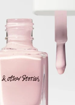 & Other Stories Peony Ghost Nagellack