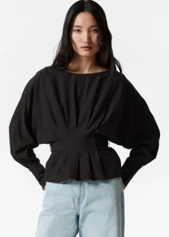 & Other Stories Plissierte Bluse mit U-Boot-Ausschnitt