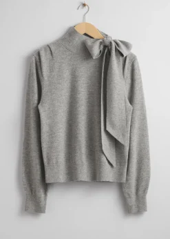 & Other Stories Pullover aus Merinowolle mit Bindedetail