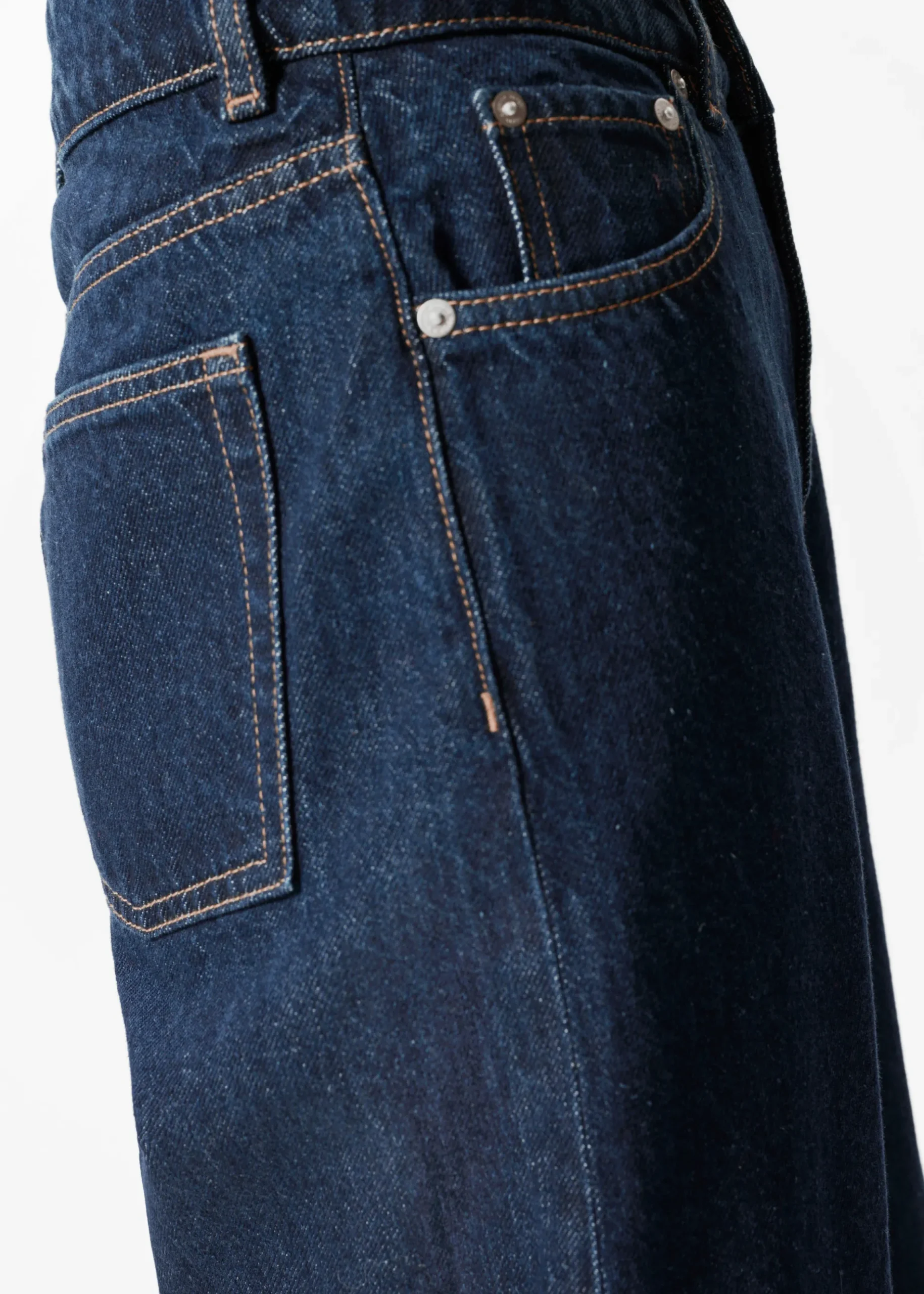 & Other Stories Schmal zulaufende Jeans