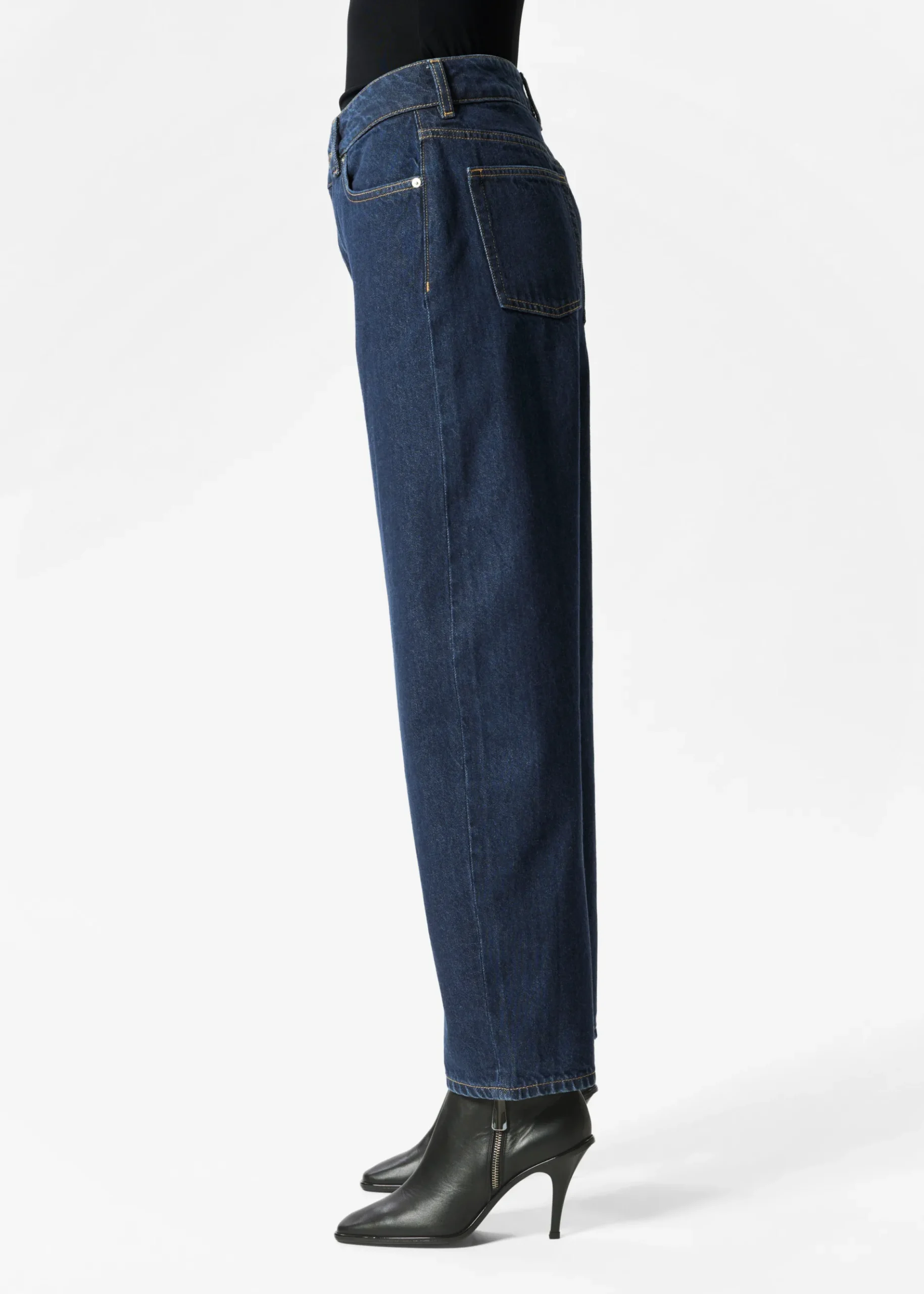 & Other Stories Schmal zulaufende Jeans
