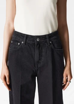 & Other Stories Schmal zulaufende Jeans