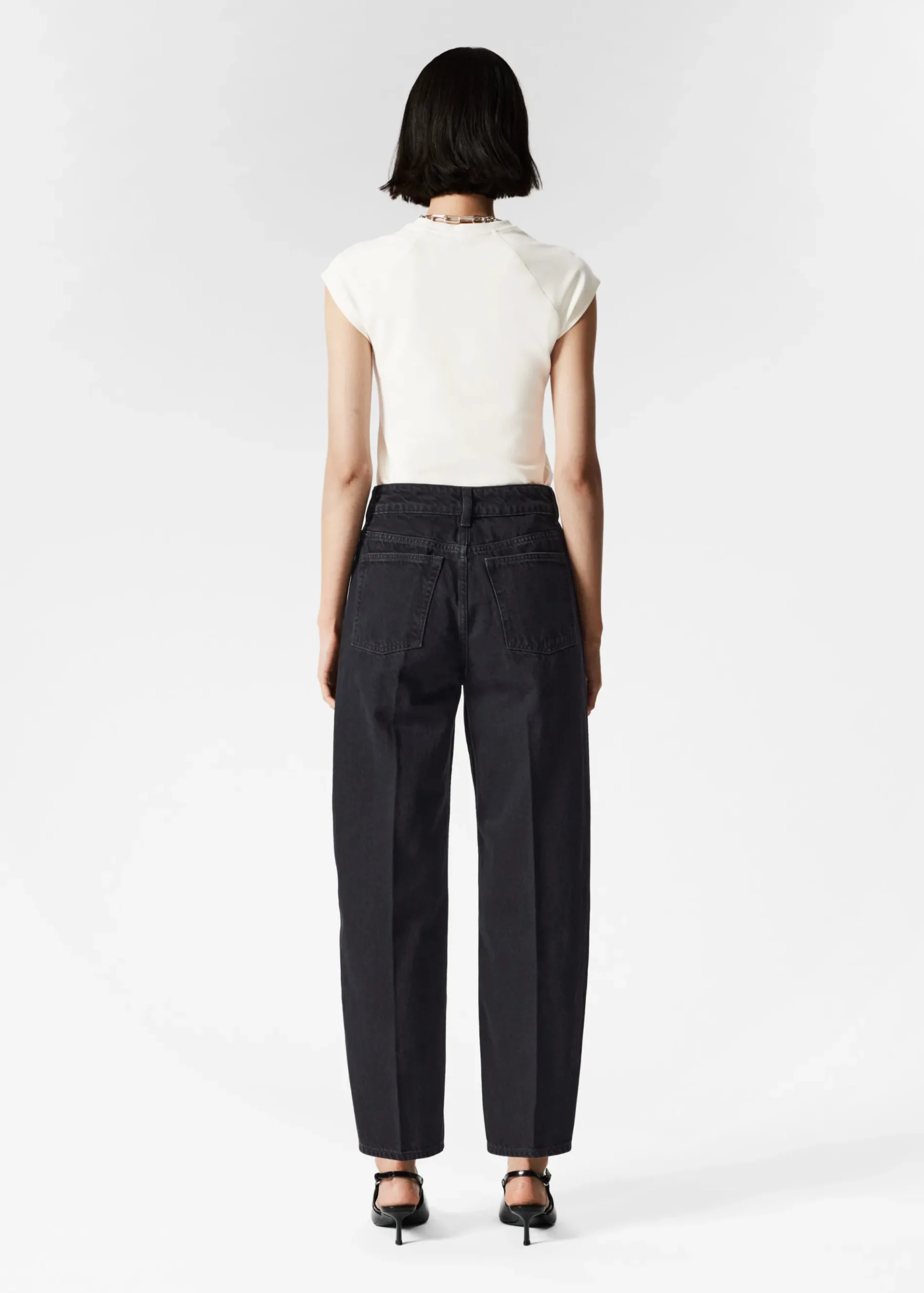 & Other Stories Schmal zulaufende Jeans