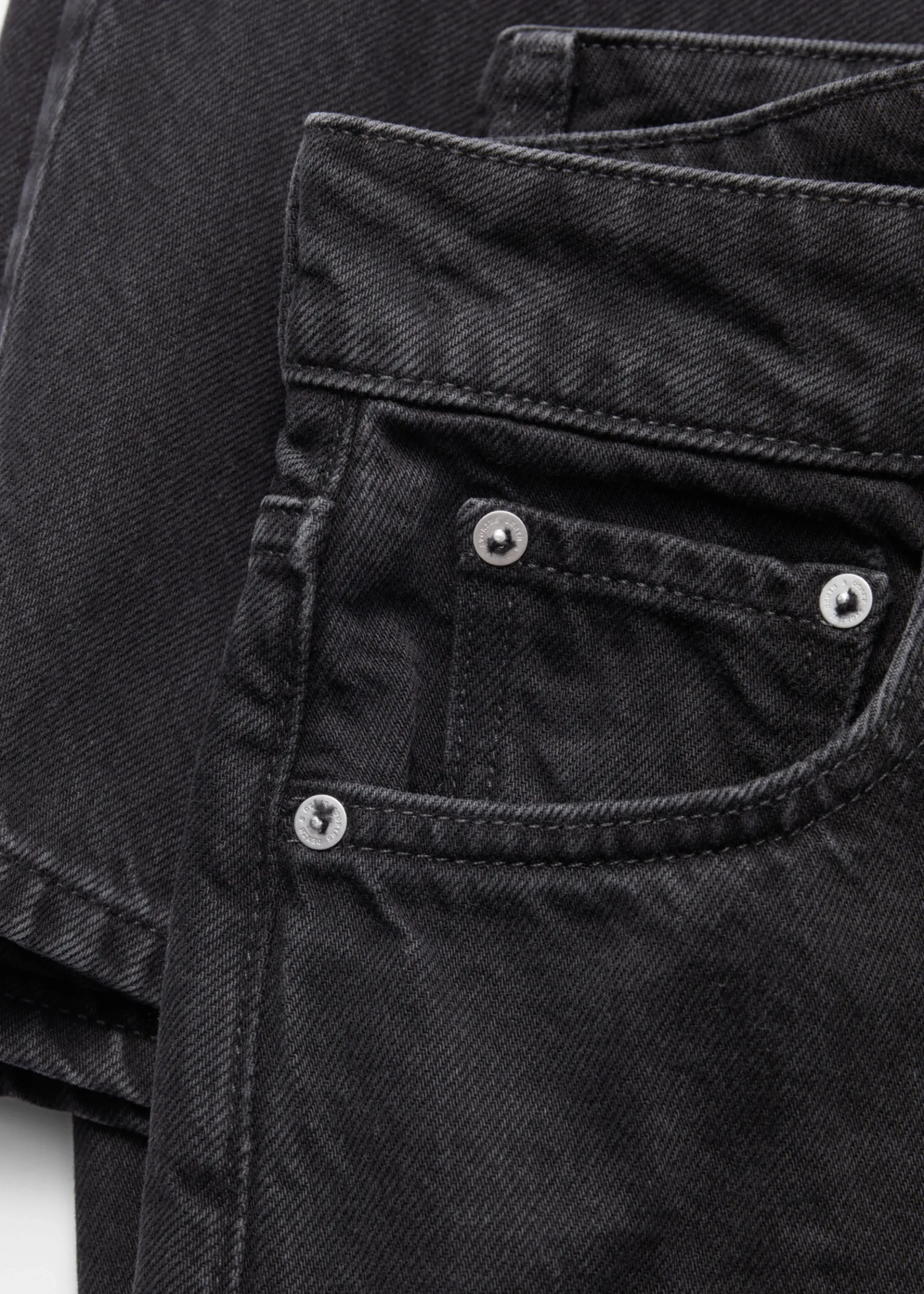 & Other Stories Schmal zulaufende Jeans