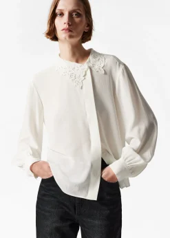 & Other Stories Seidenbluse mit asymmetrischem Kragen