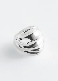 & Other Stories Skulpturaler Ring in Wellenform