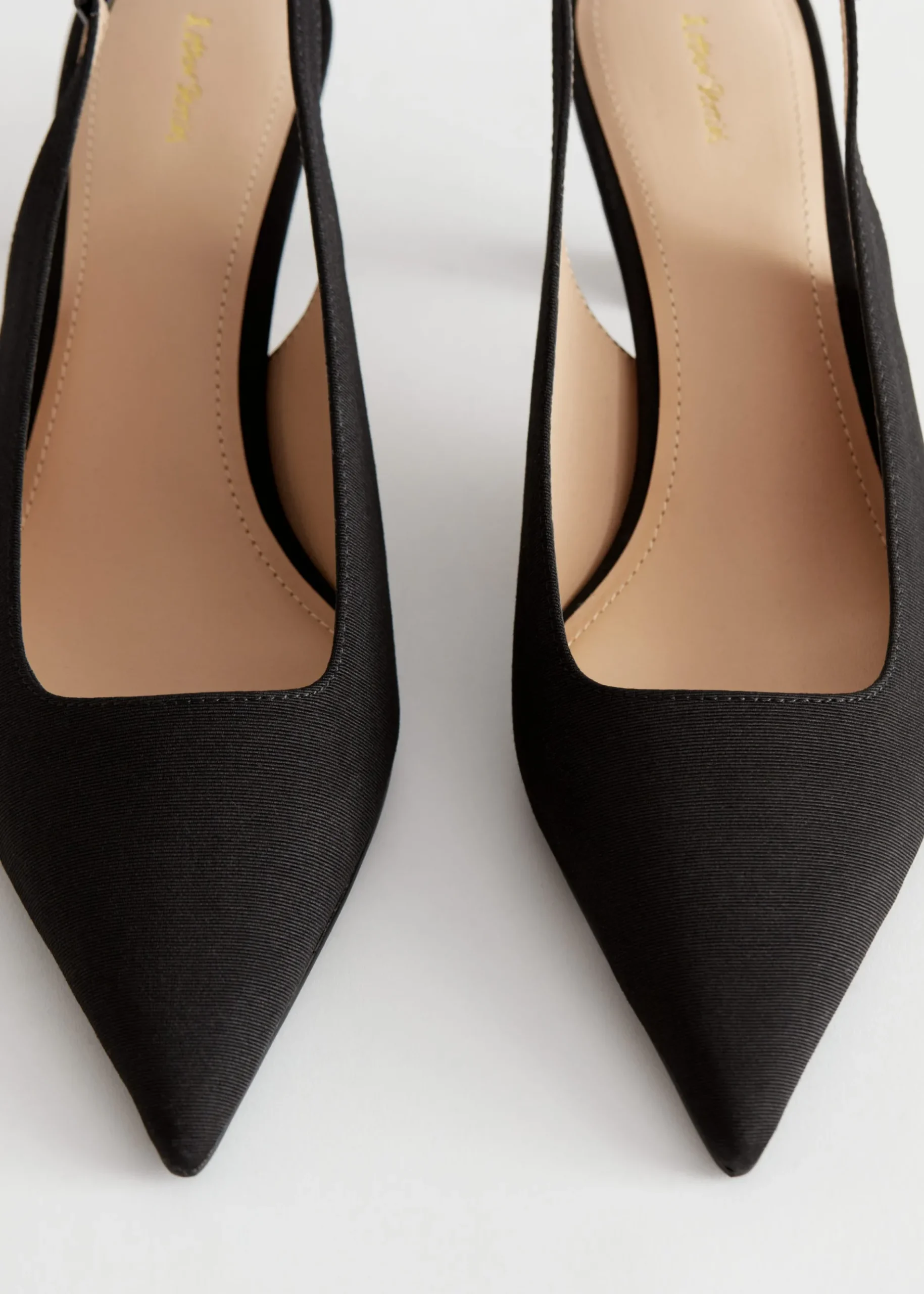 & Other Stories Spitz zulaufende Pumps mit Fersenriemen