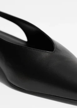 & Other Stories Spitz zulaufende Pumps mit Fersenriemen