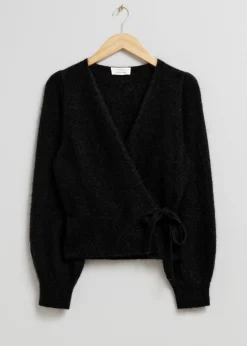 & Other Stories Strickjacke aus Mohair-Mix in Wickeloptik