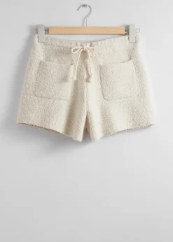 & Other Stories Strukturierte Strickshorts