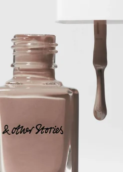 & Other Stories Trusted Mocha Nagellack