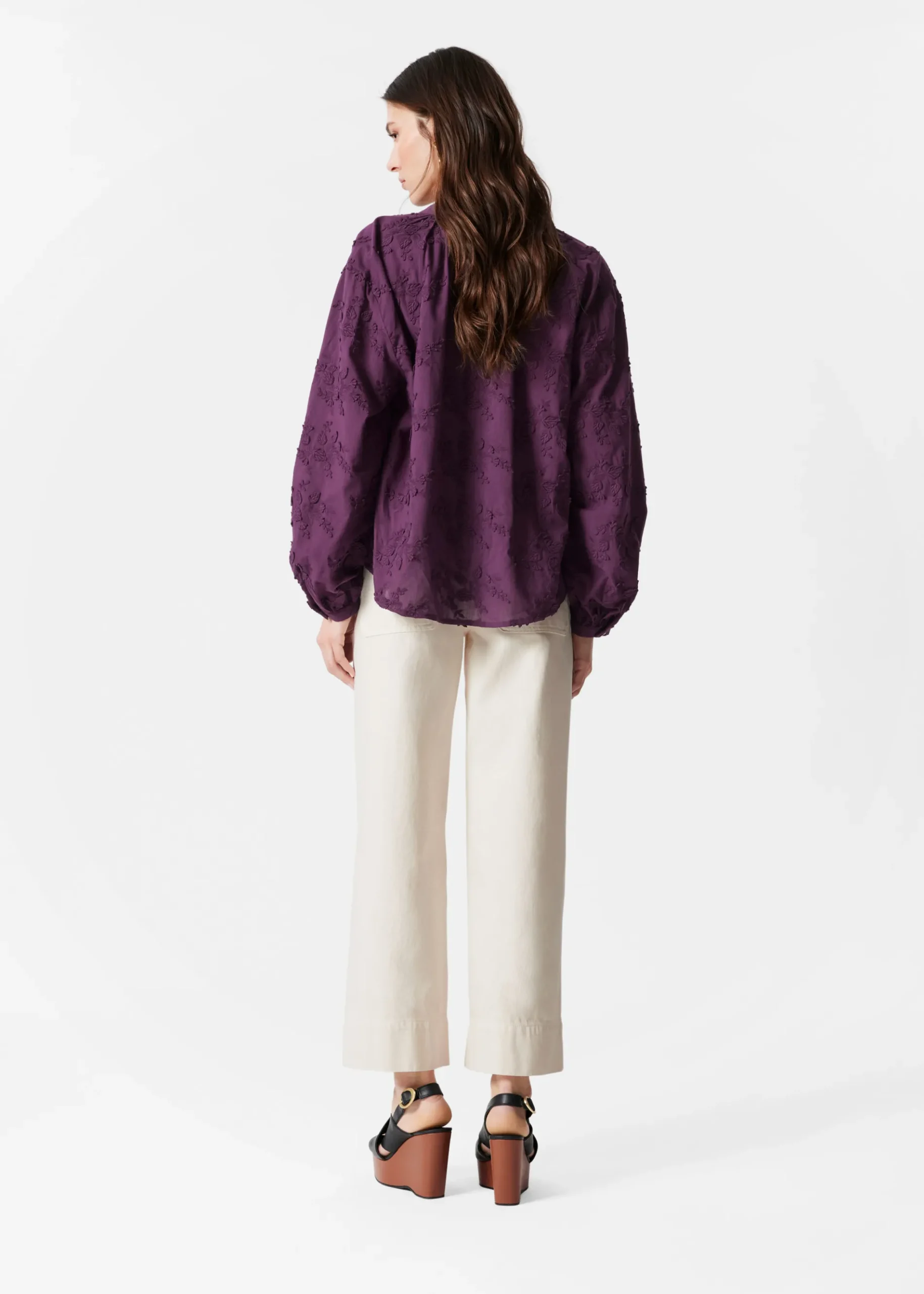 & Other Stories Voluminöse Bluse mit Blumenapplikation