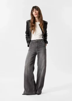 & Other Stories Weite Jeans mit Bügelfalten