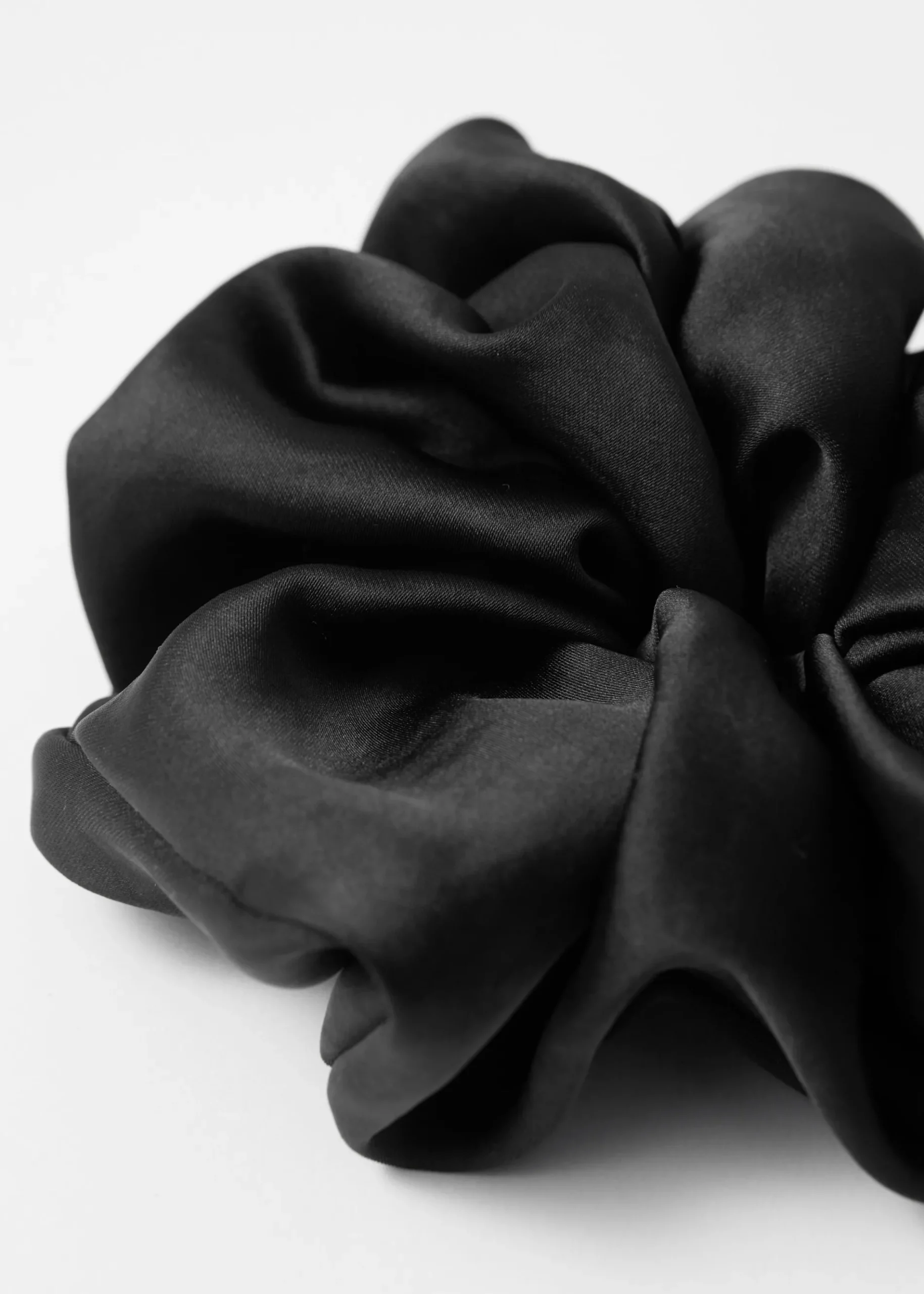 & Other Stories Zweier-Set Satin-Scrunchies in XL
